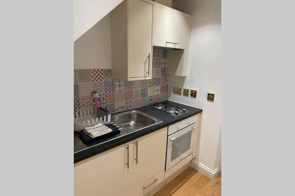 City Centre Entire Studio Apartment Чичестер Экстерьер фото